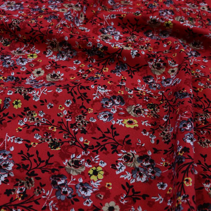 Штапель шир.150см, бежевые и бело-серые цветочки на красном